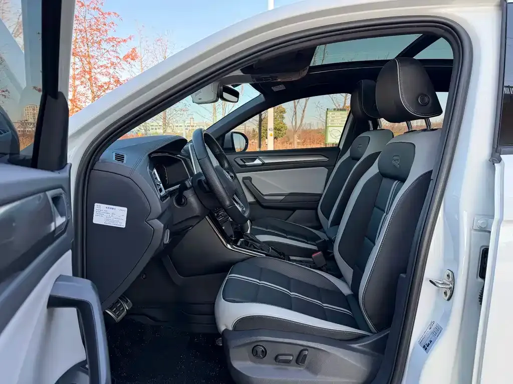 Volkswagen T-Roc 2023 из CN, фото 7