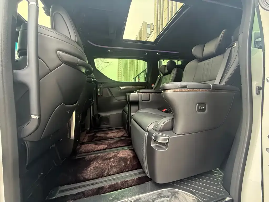 Toyota Vellfire 2023 из CN, фото 6