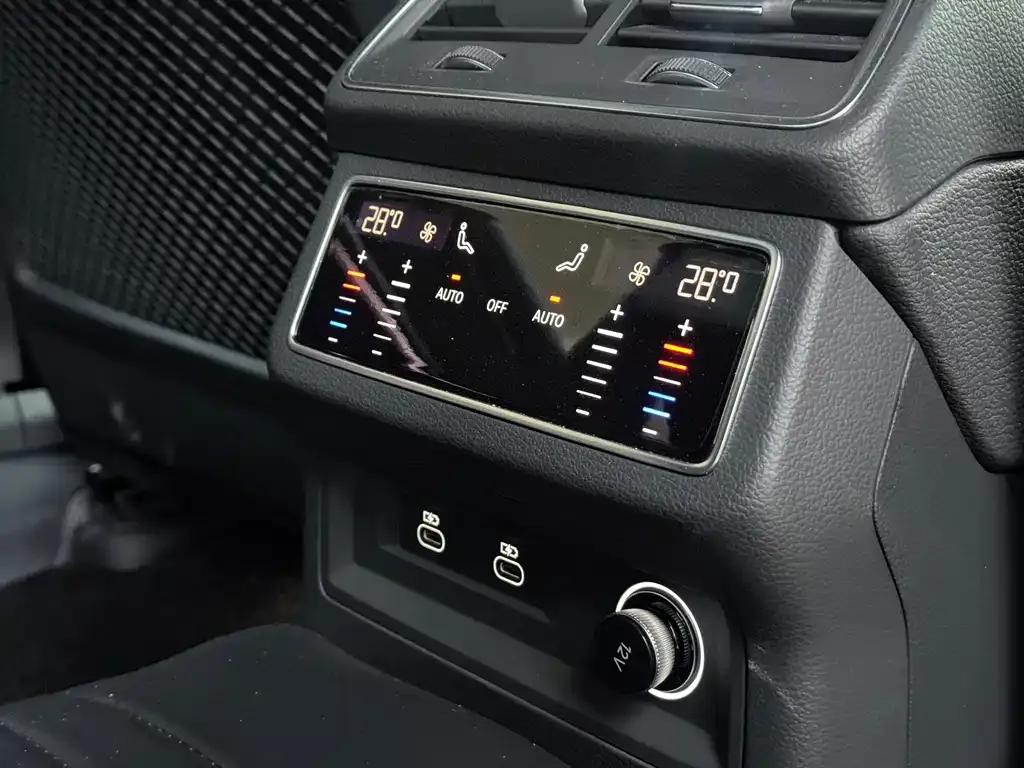 Audi A6L 2024 из CN, фото 2