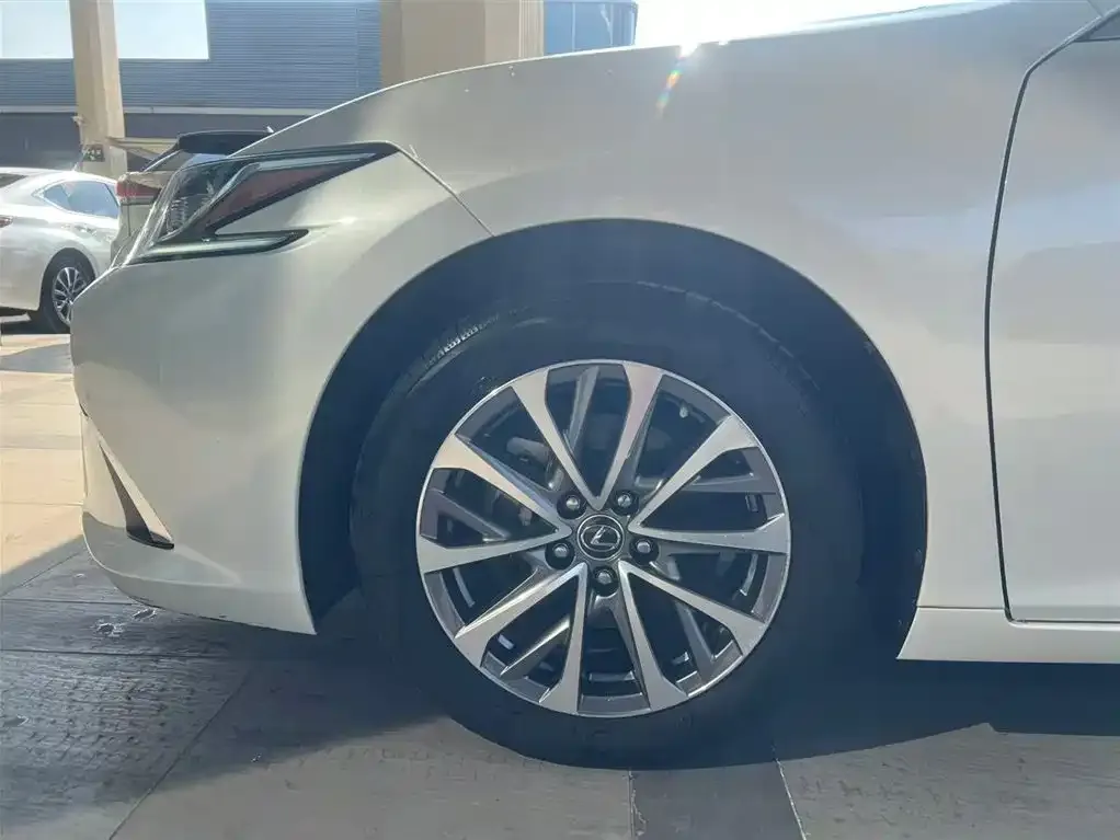 Lexus ES — фото 4