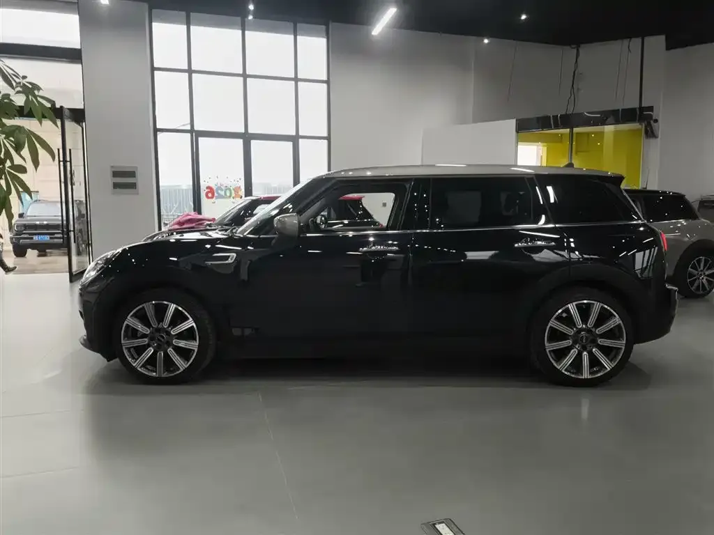 MINI Clubman — фото 6