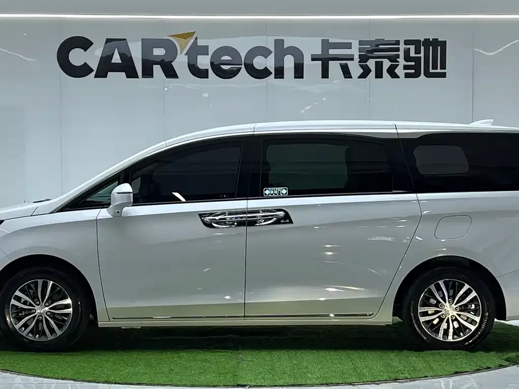 Buick GL8 2023 из CN, фото 3
