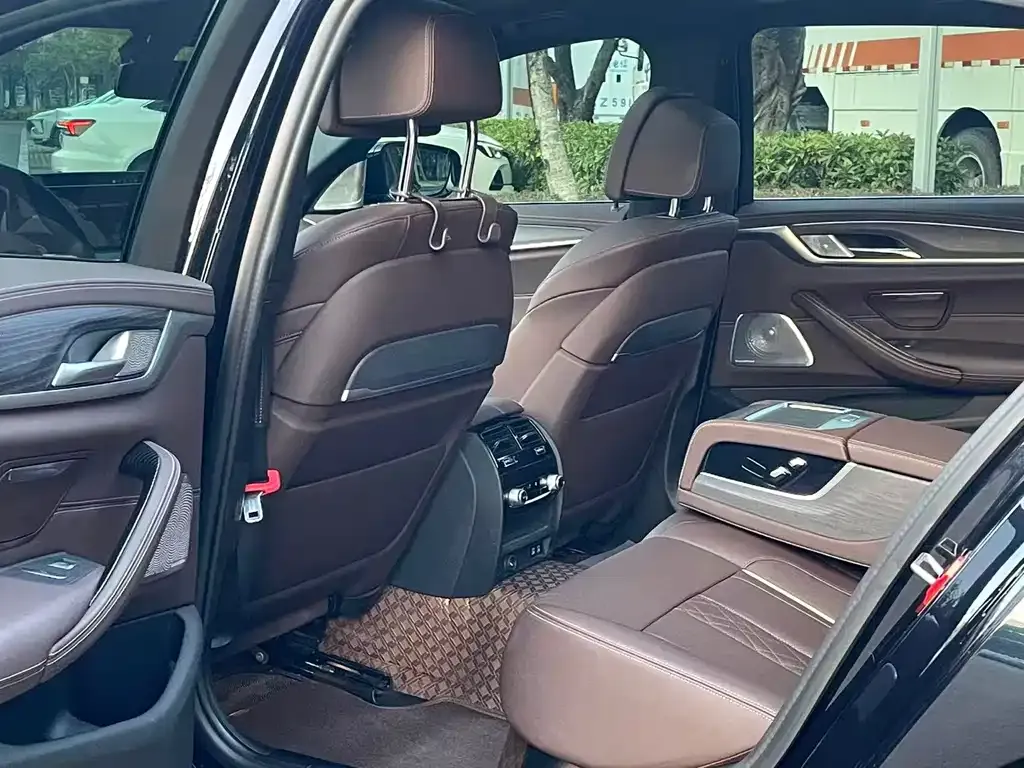 BMW 5 Series 2022 из CN, фото 2