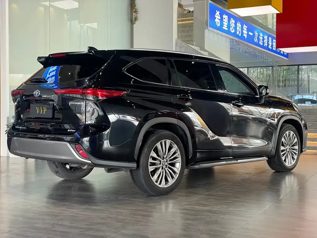 Toyota Highlander — фото 10