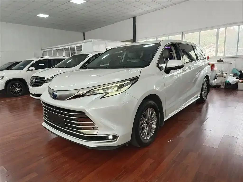 Toyota Sienna 2022 из CN, фото 1