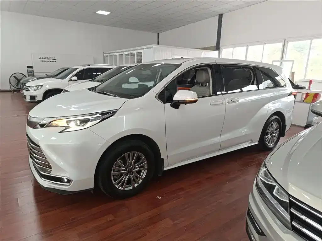 Toyota Sienna 2022 из CN, фото 3