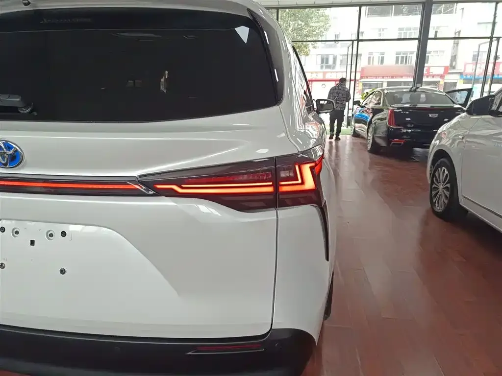 Toyota Sienna 2022 из CN, фото 5