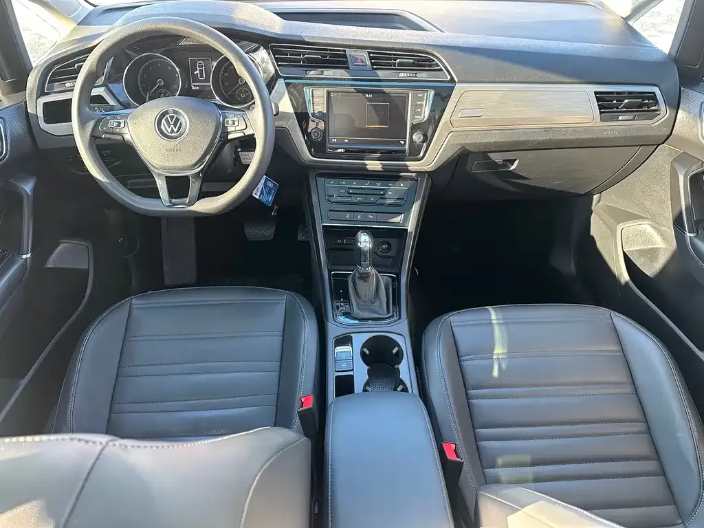 Volkswagen Touran 2021 из CN, фото 7