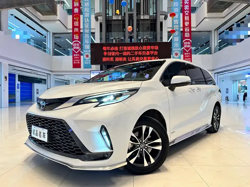 Toyota Granvia — фото 1