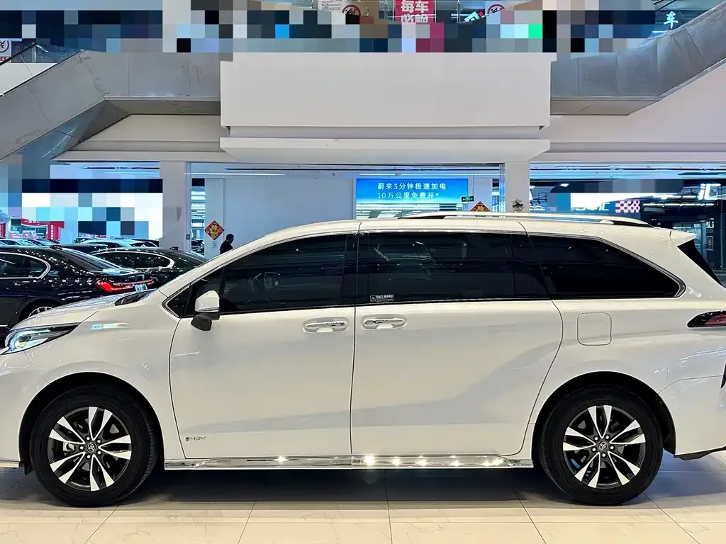 Toyota Granvia — фото 10