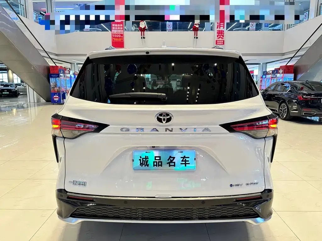 Toyota Granvia — фото 6