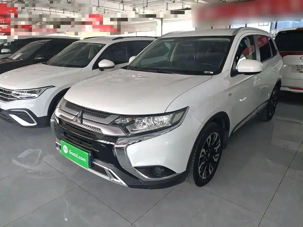Mitsubishi Outlander — фото 7