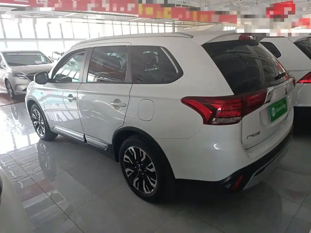 Mitsubishi Outlander — фото 4