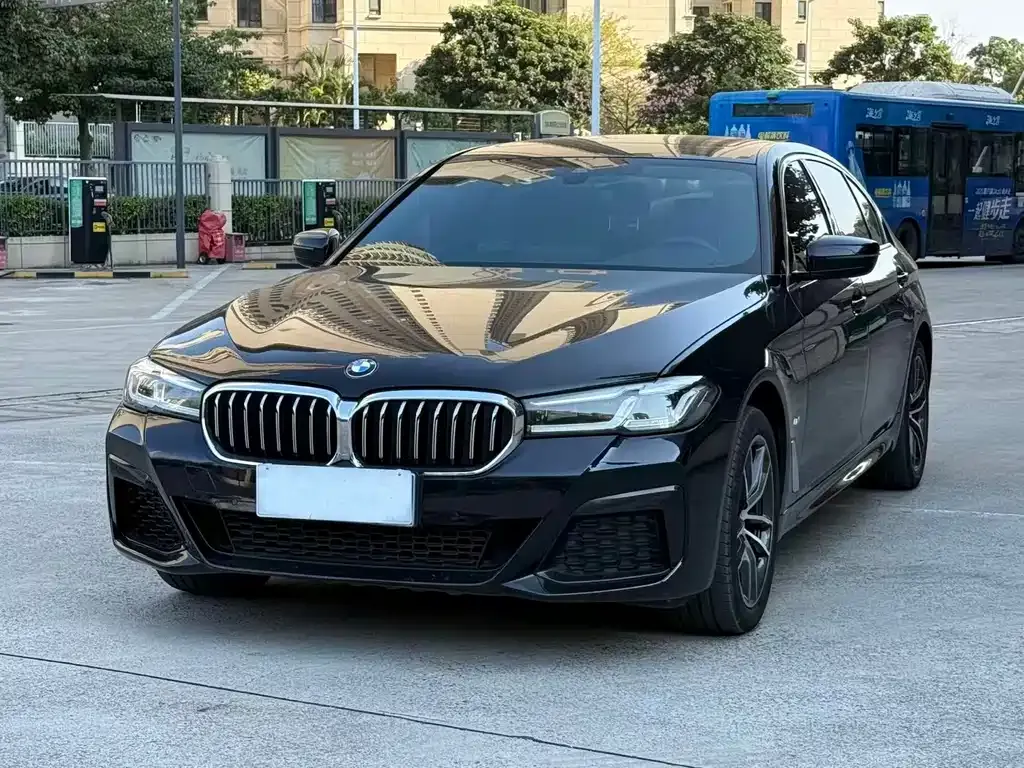BMW 5 Series — фото 1