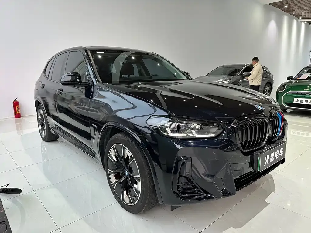 BMW iX3 — фото 10