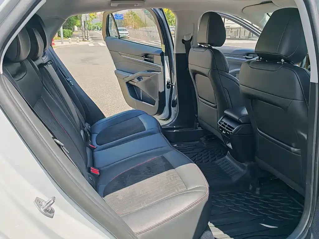 Ford Mondeo 2023 из CN, фото 3