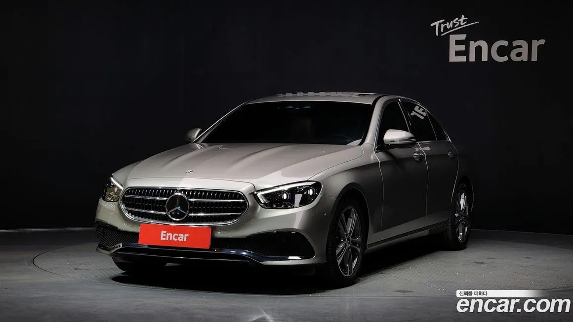 Mercedes-Benz E-Class — фото 1