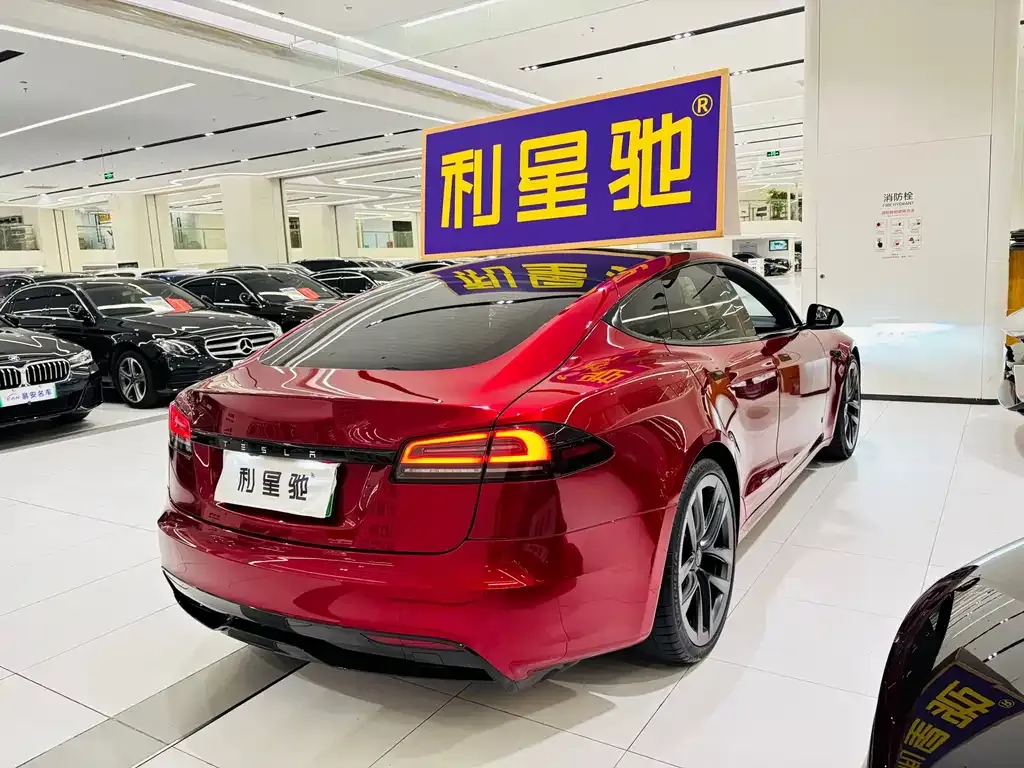 Tesla Model S — фото 4