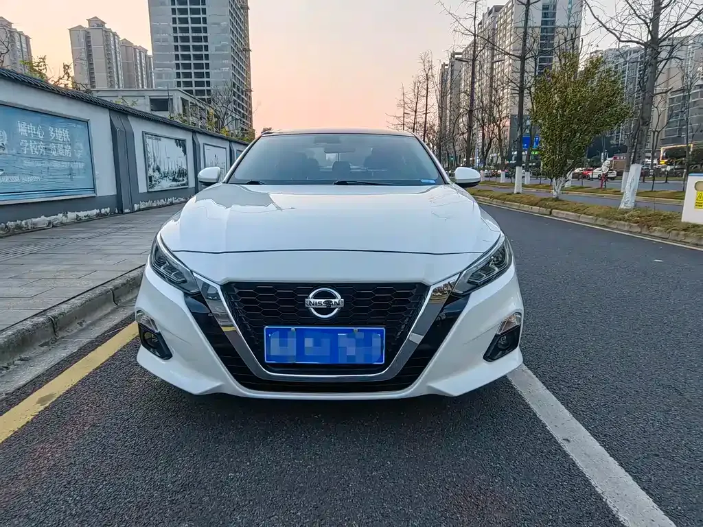 Nissan Teana — фото 1