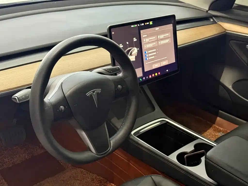 Tesla Model 3 — фото 10