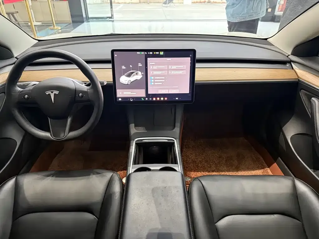 Tesla Model 3 — фото 4