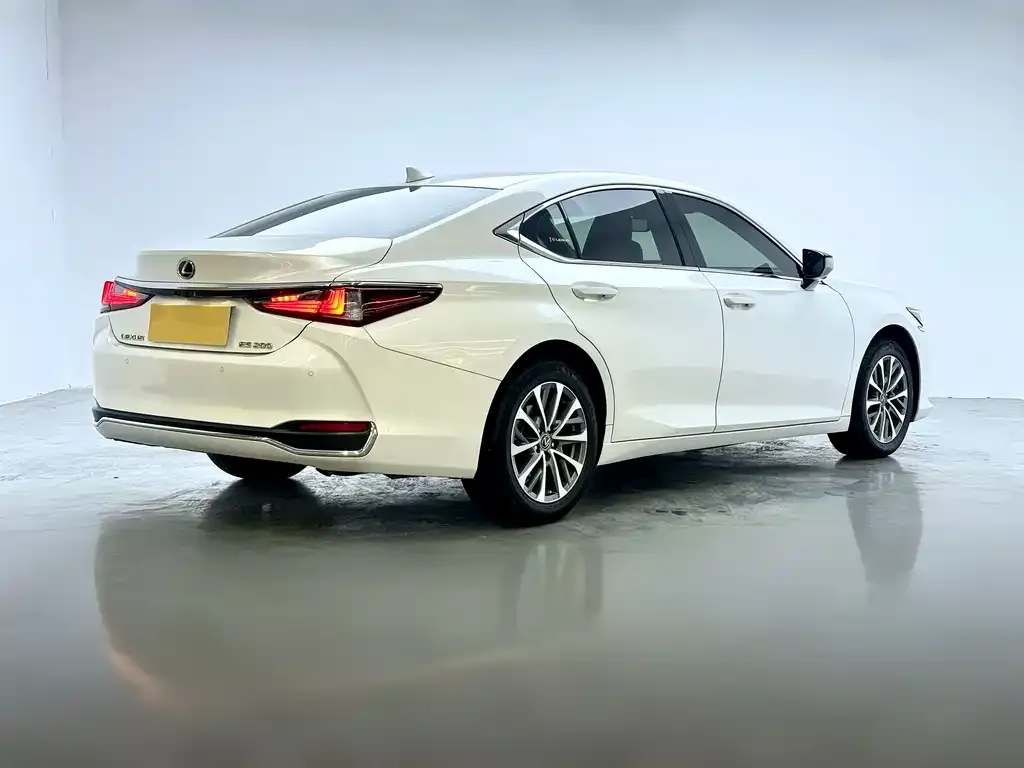 Lexus ES — фото 8