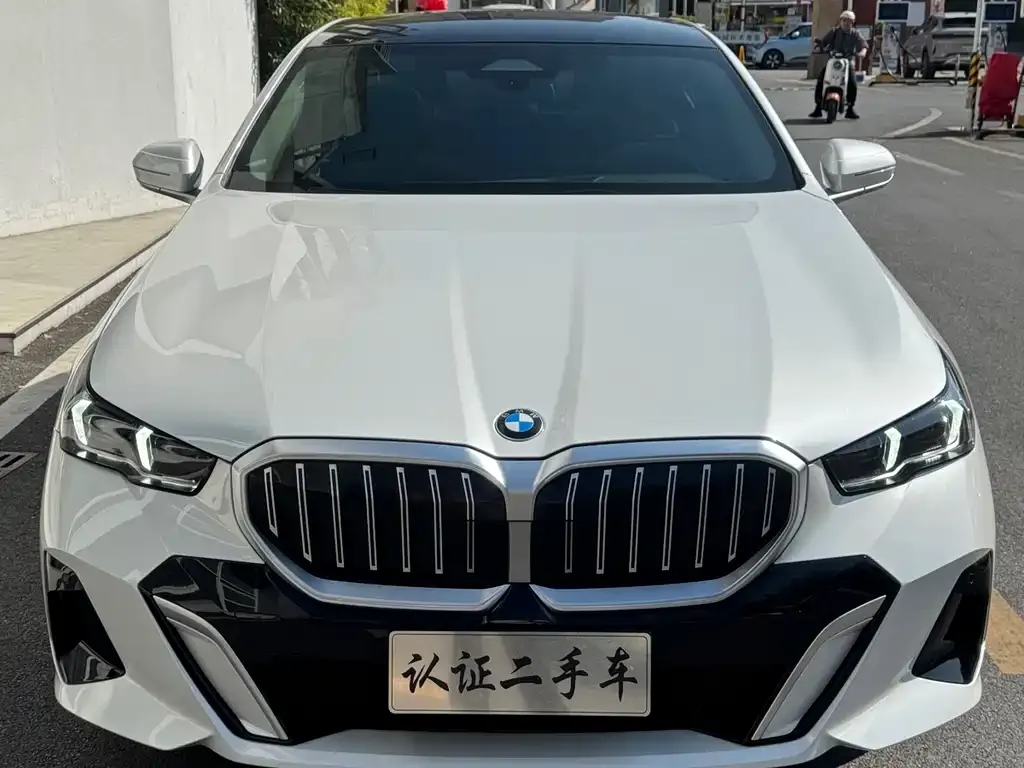 BMW 5 Series 2025 из CN, фото 6