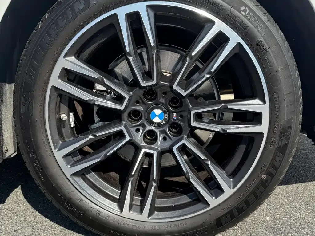 BMW 5 Series 2025 из CN, фото 8