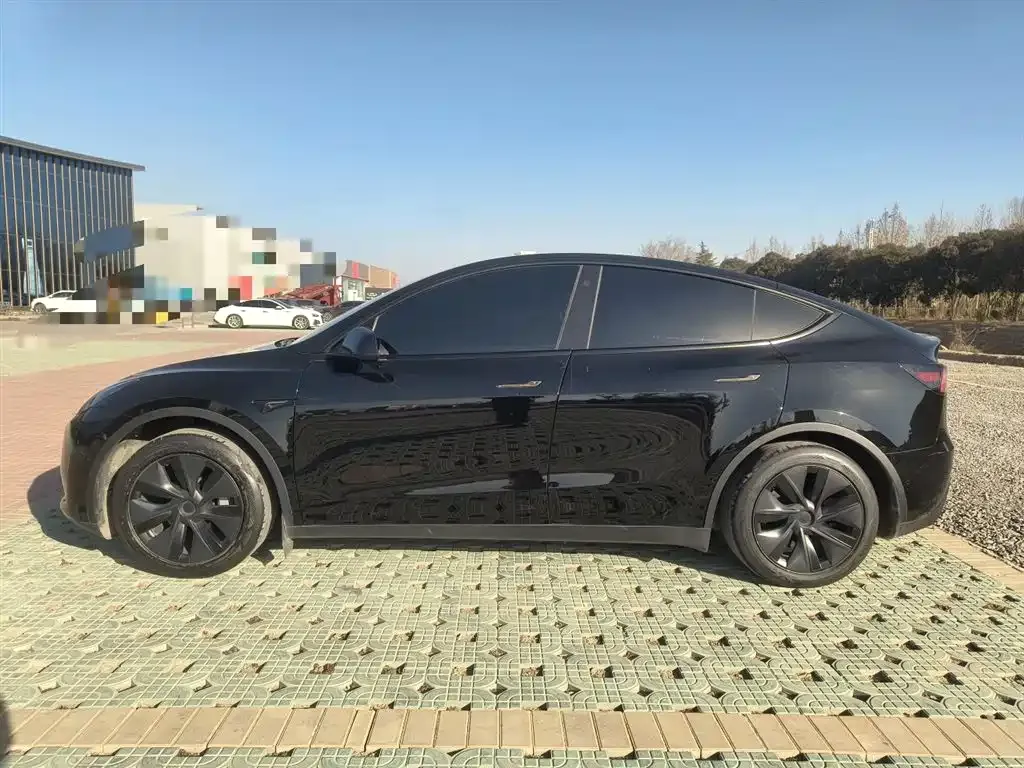 Tesla Model Y 2024 из CN, фото 3