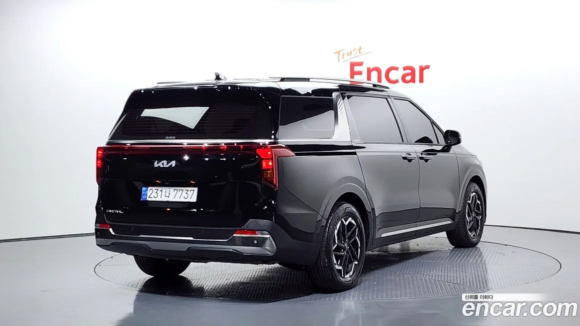 Kia Carnival — фото 10