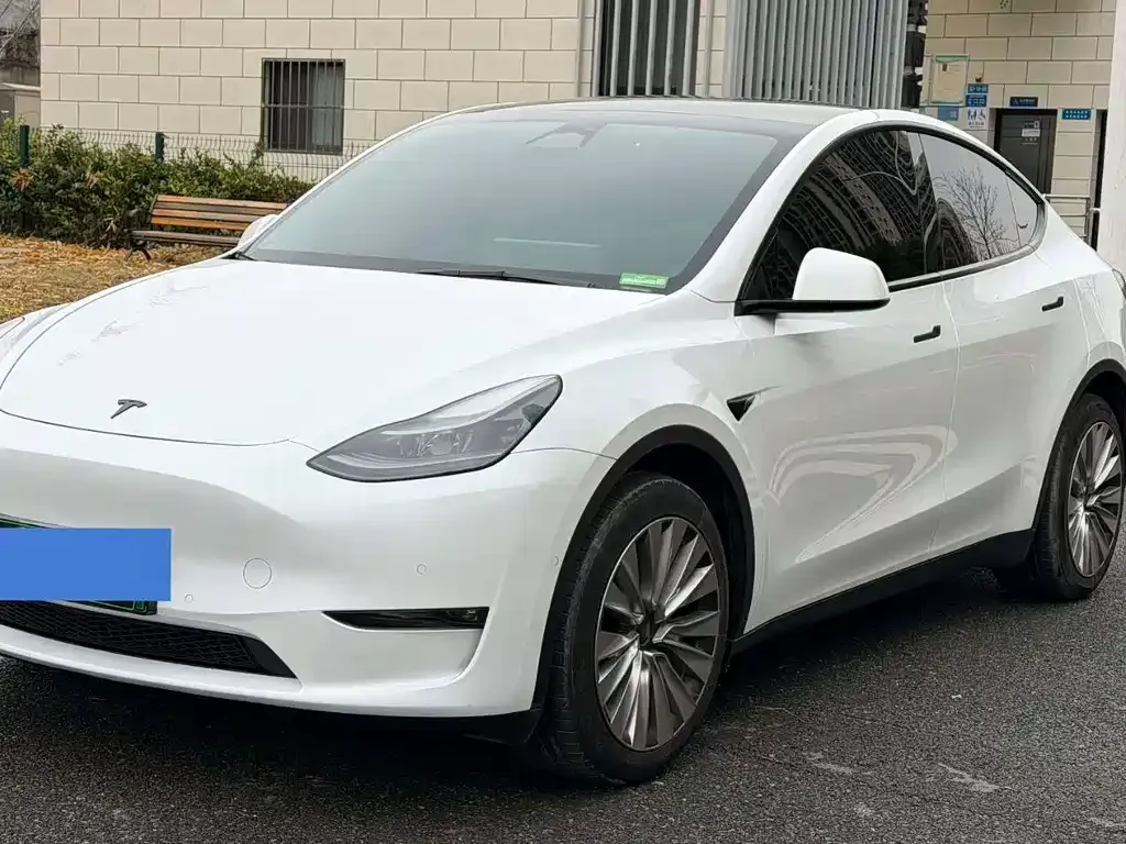 Tesla Model Y — фото 6