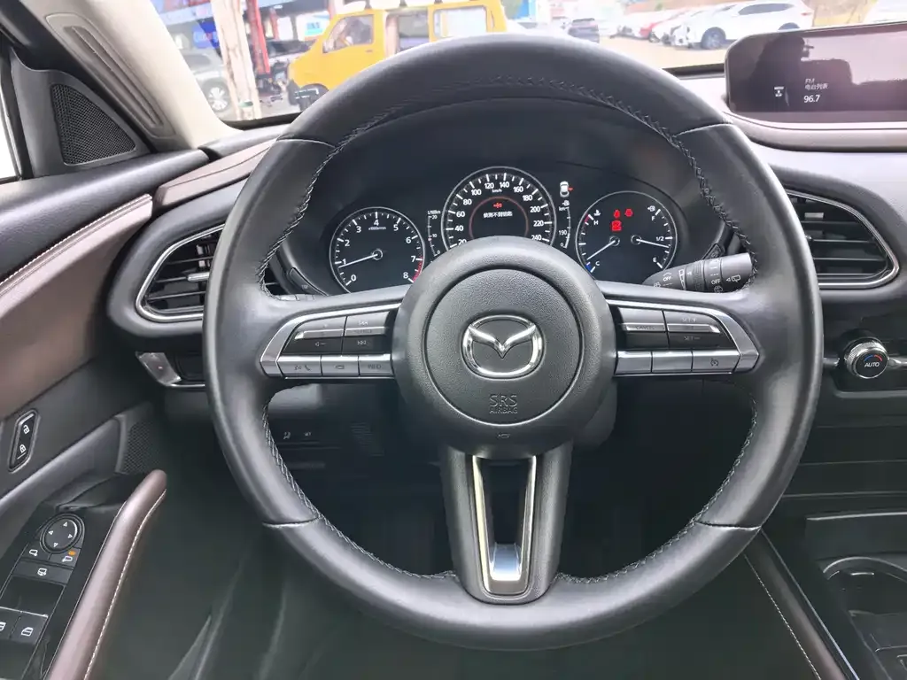 Mazda CX-30 — фото 10