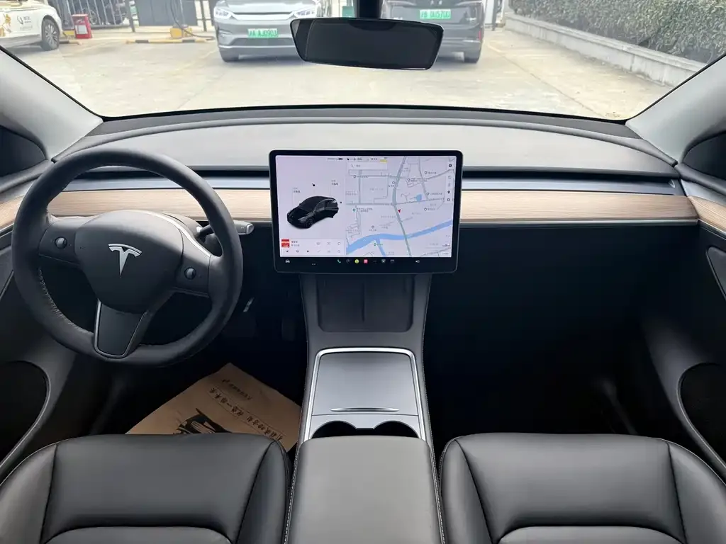 Tesla Model Y — фото 2