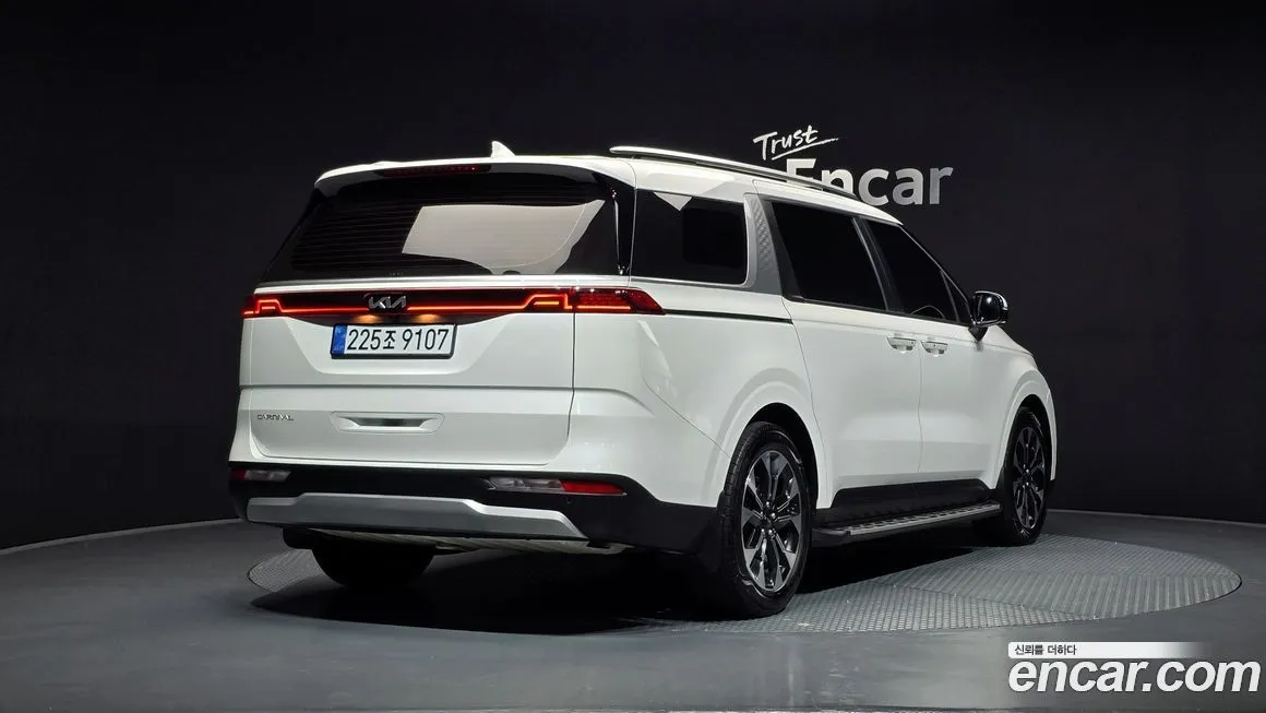 Kia Carnival — фото 7