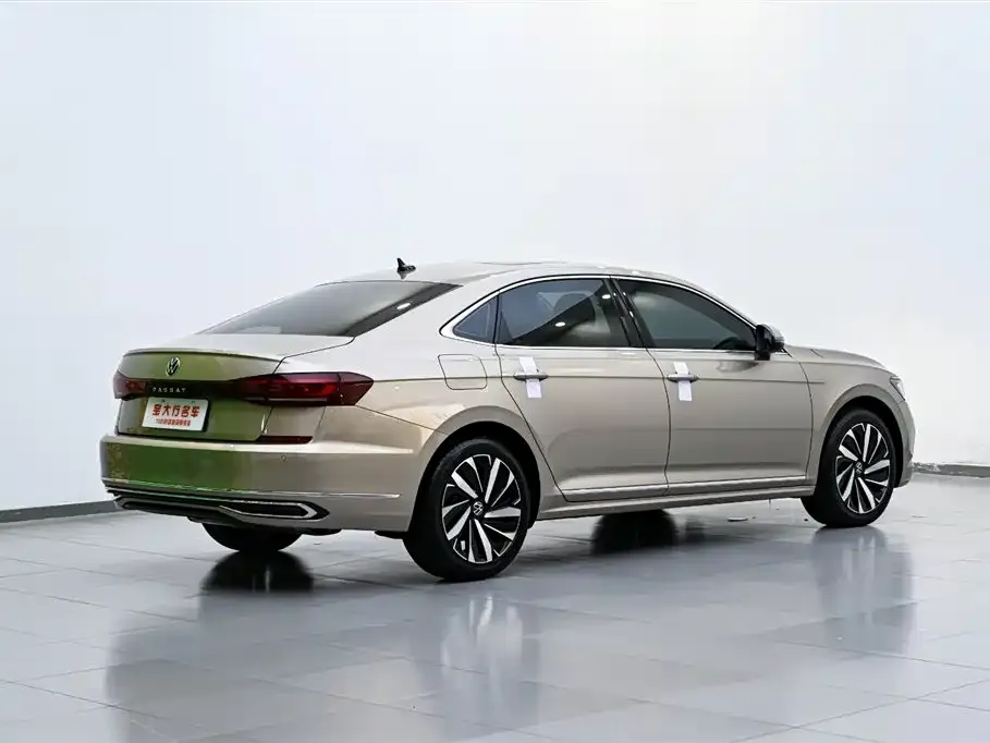 Volkswagen Passat — фото 8