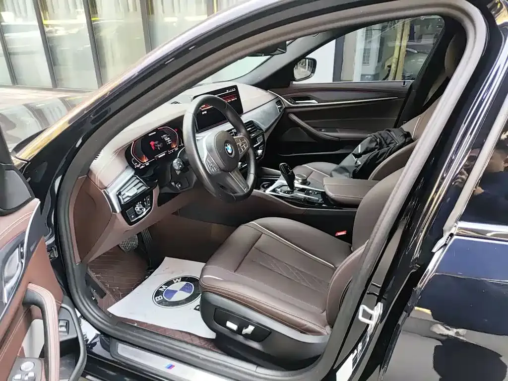 BMW 5 Series 2023 из CN, фото 3