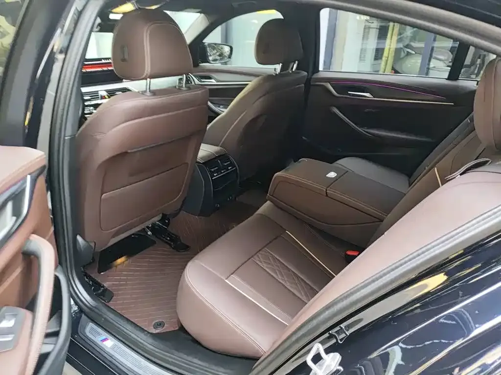 BMW 5 Series 2023 из CN, фото 2