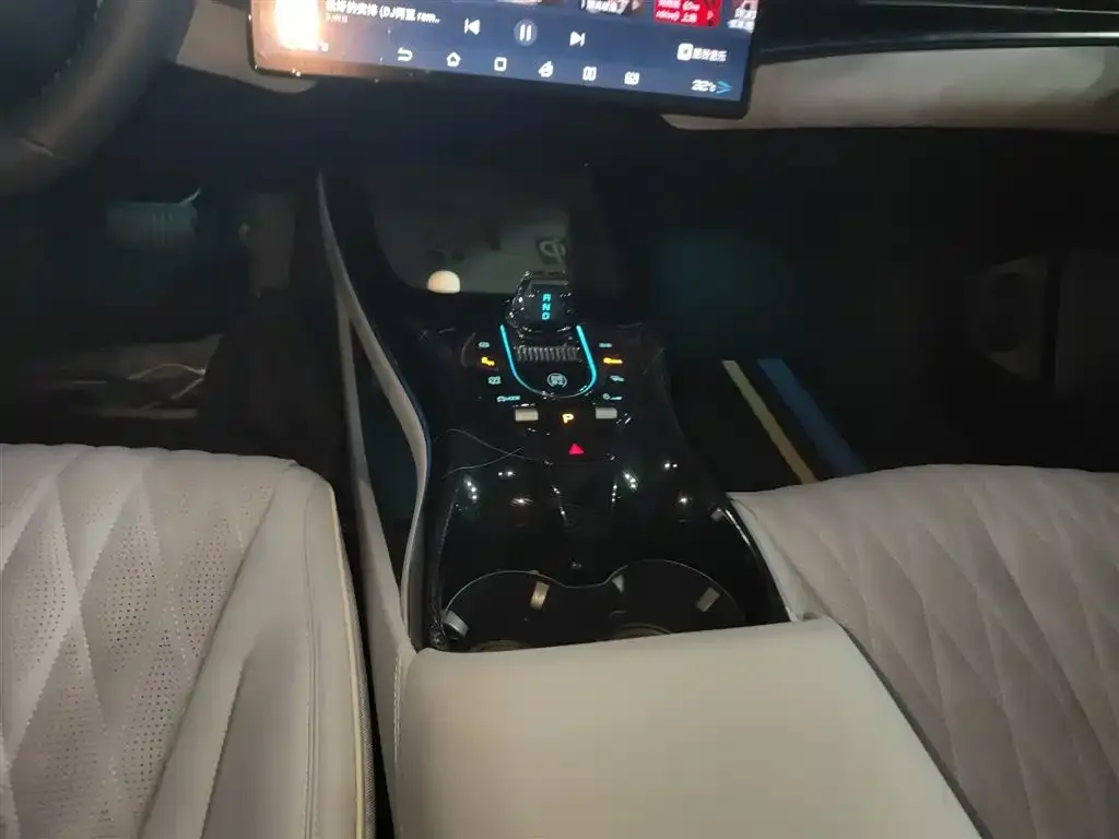 BYD Seal — фото 10