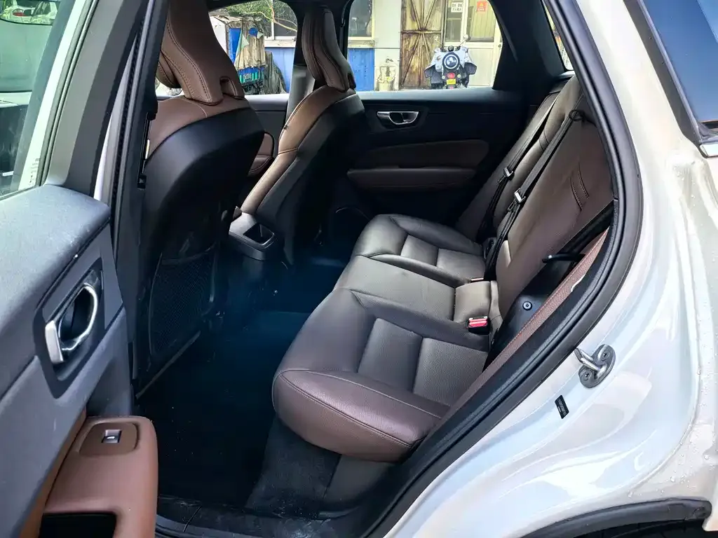 Volvo XC60 2025 из CN, фото 5