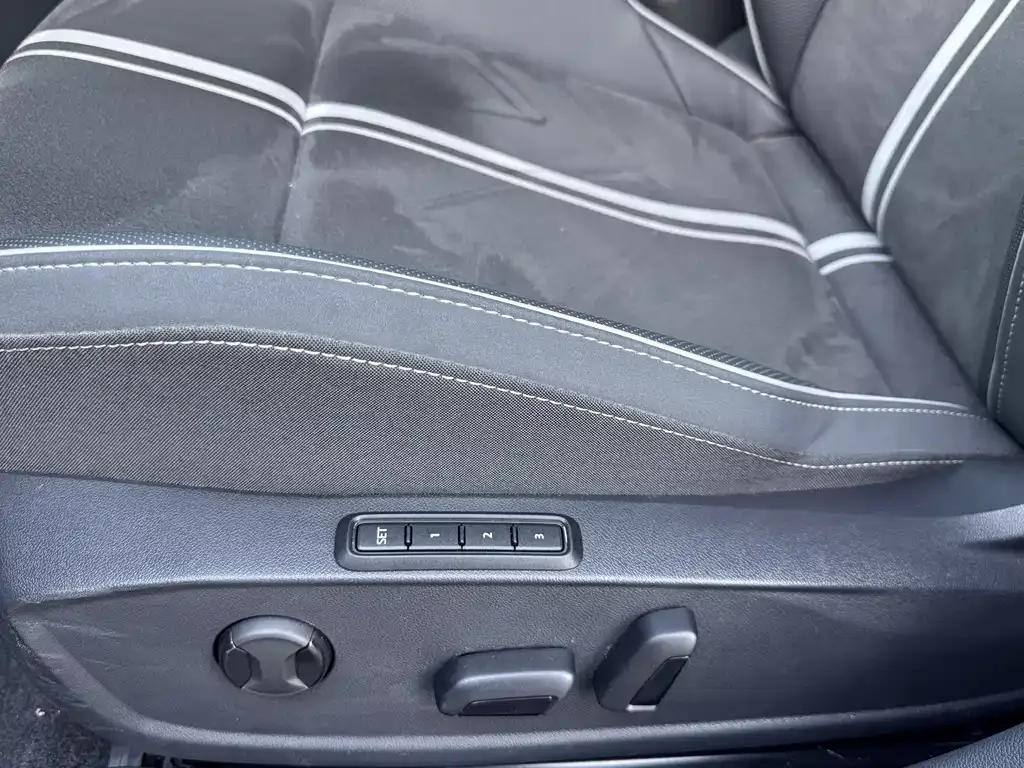 Volkswagen Golf 2023 из CN, фото 5
