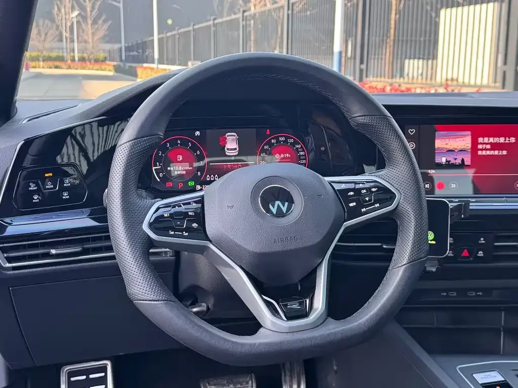 Volkswagen Golf 2023 из CN, фото 10