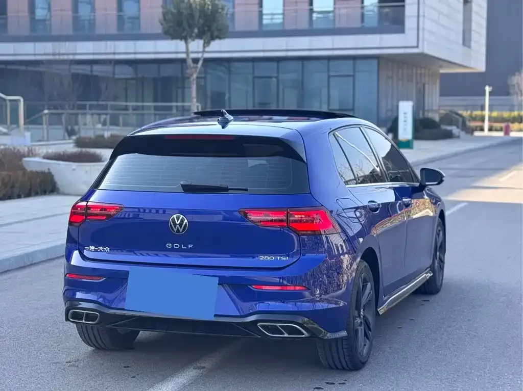 Volkswagen Golf 2023 из CN, фото 4