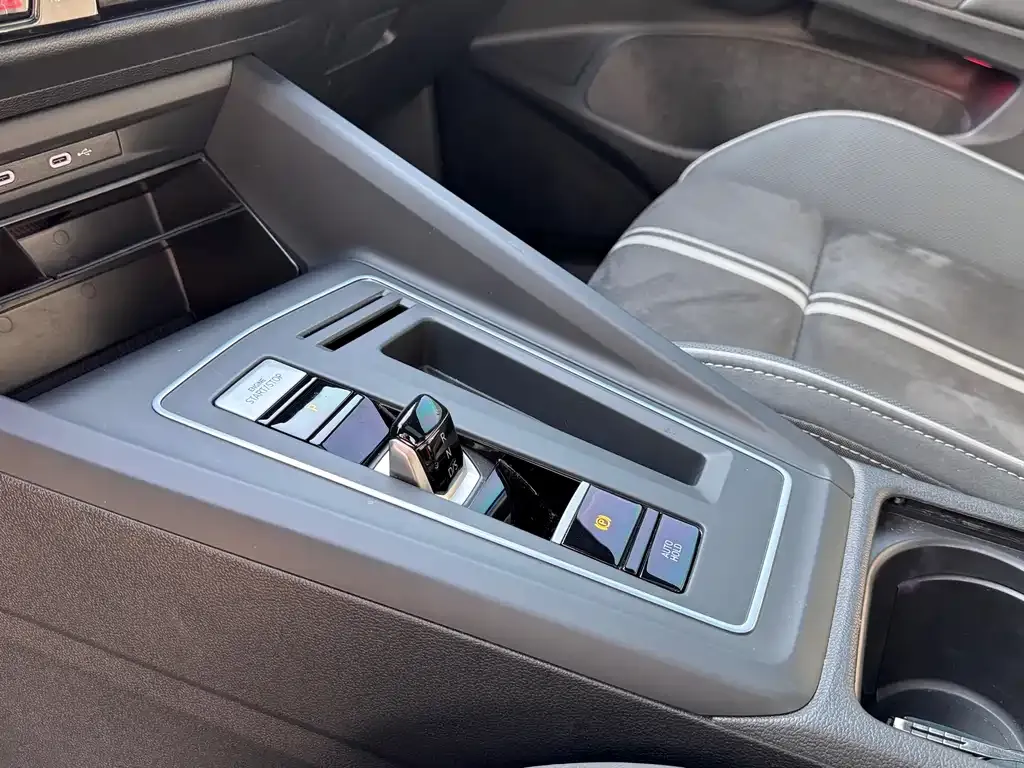 Volkswagen Golf 2023 из CN, фото 7