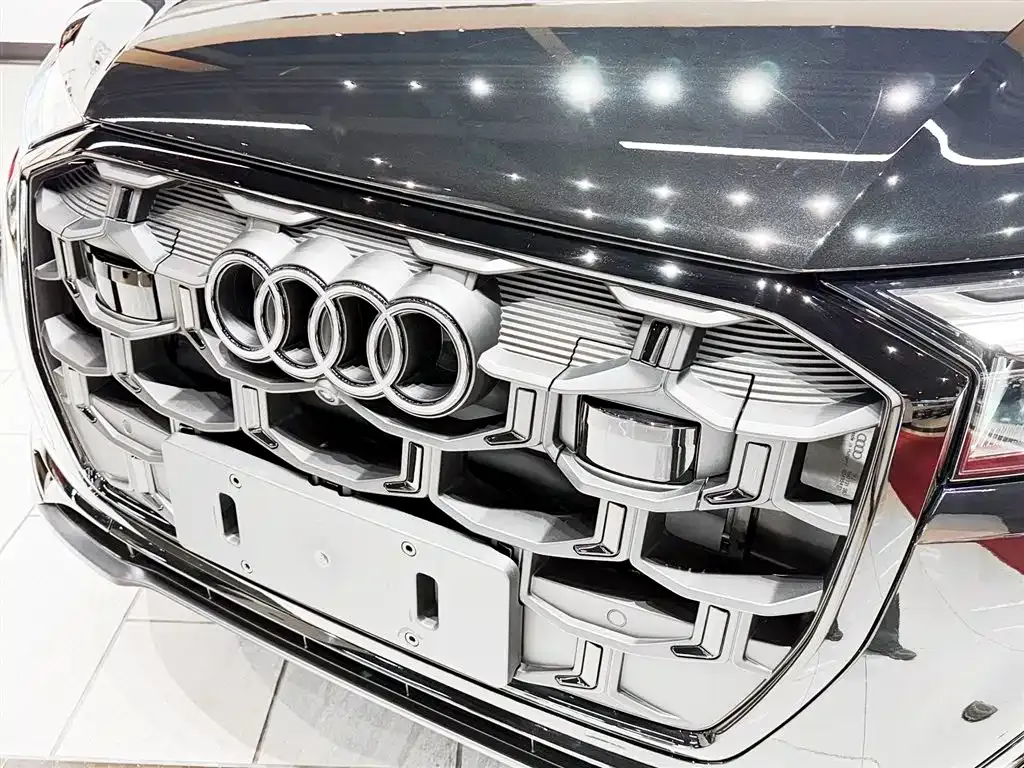 Audi Q7 — фото 9