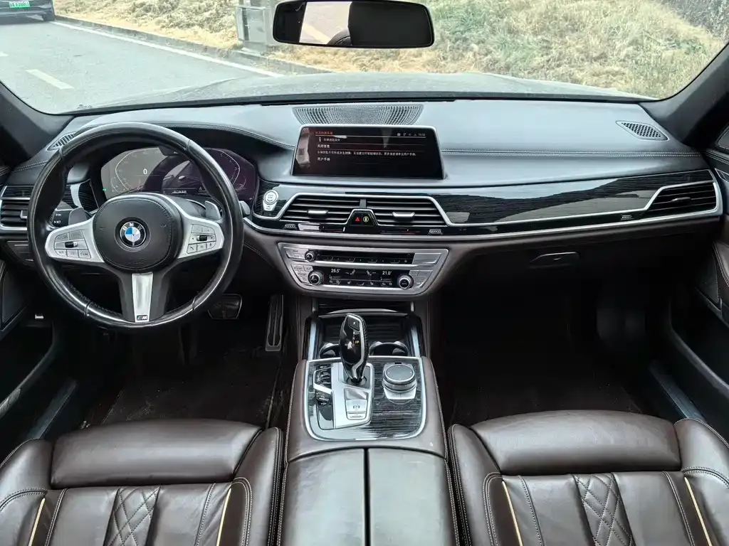 BMW 7 Series — фото 4