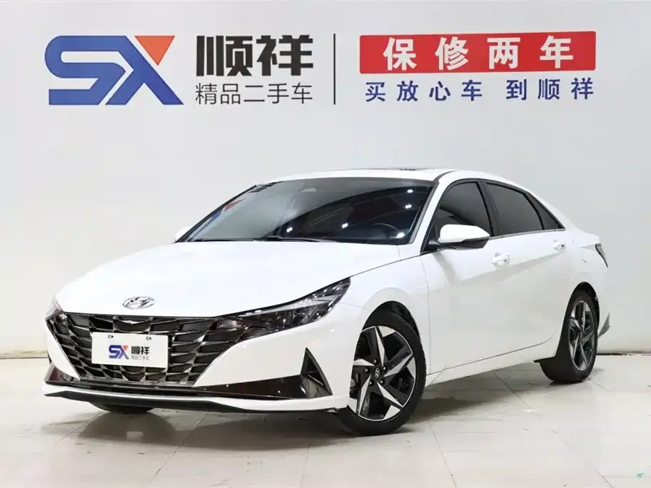 Hyundai Elantra — фото 1