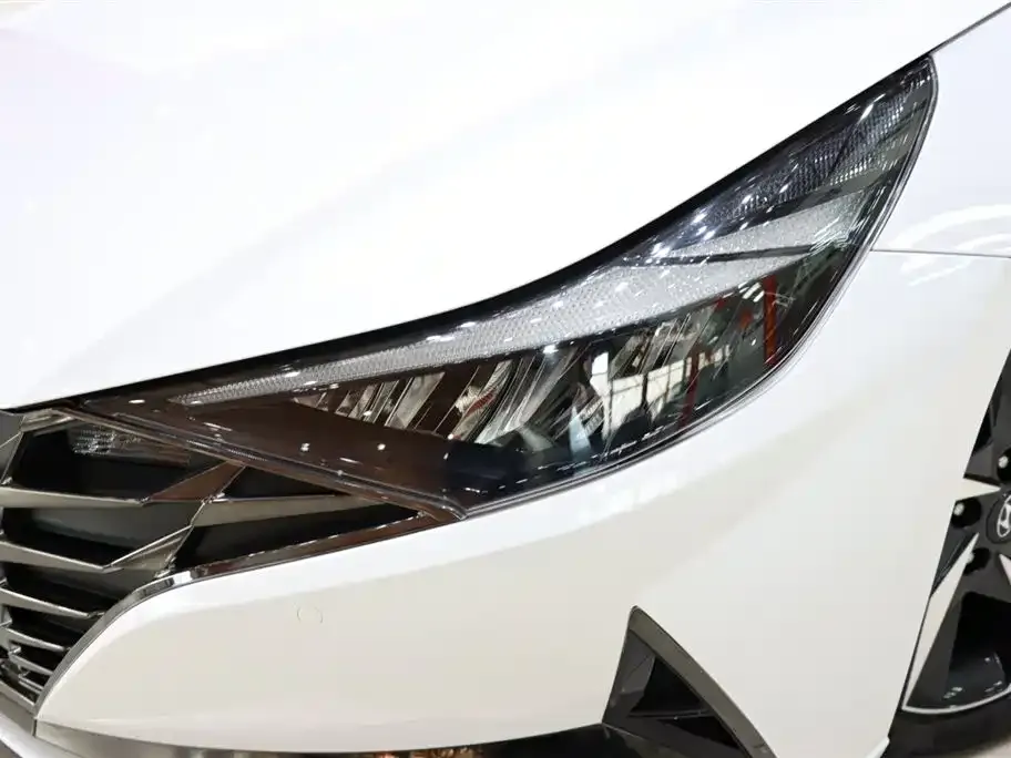 Hyundai Elantra — фото 6