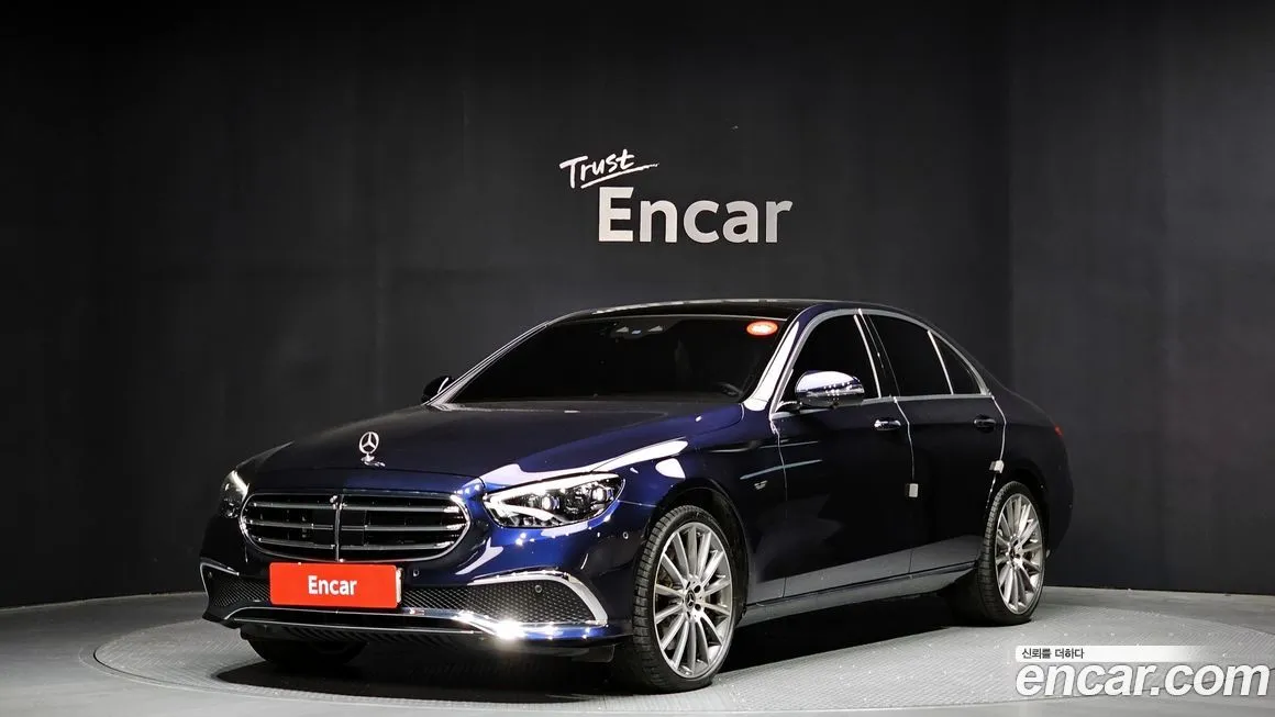 Mercedes-Benz E-Class — фото 1