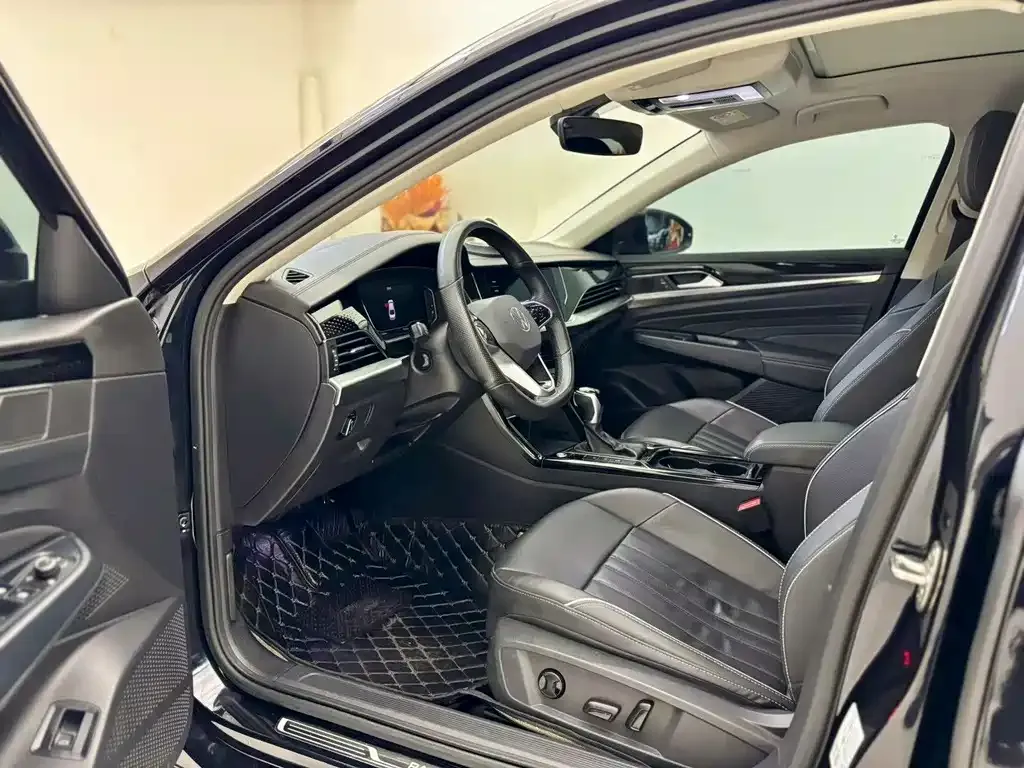 Volkswagen Passat 2023 из CN, фото 9