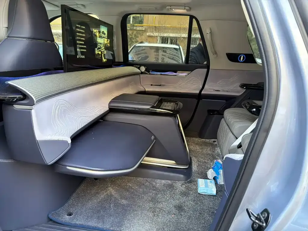 Lincoln Navigator One 2023 из CN, фото 6